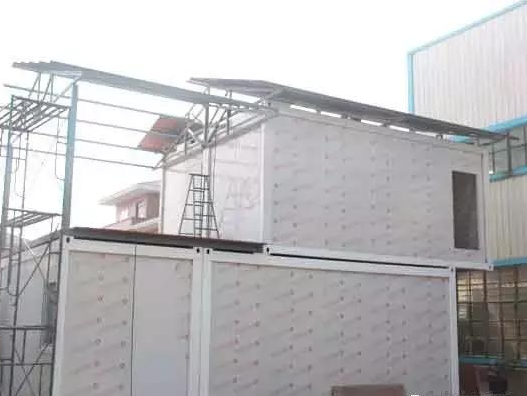 集装箱别墅隔音施工.png