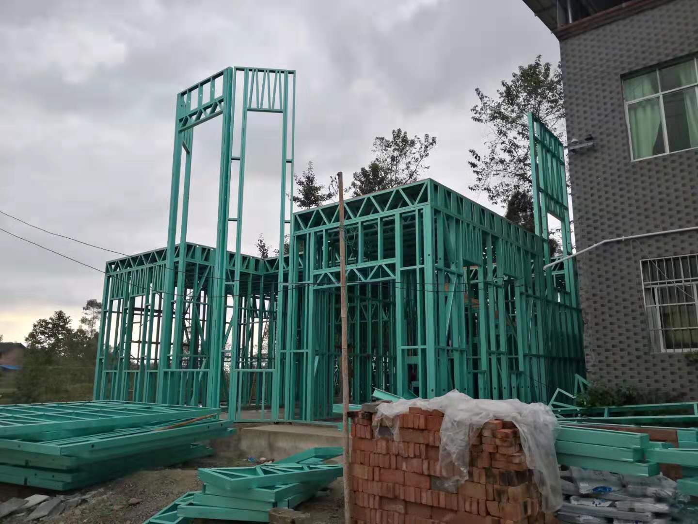 新型轻钢结构别墅龙骨