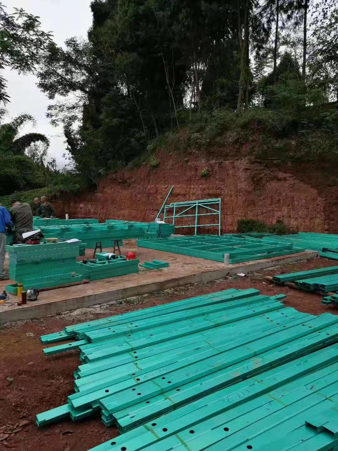 新型轻钢结构别墅地基施工流程详解