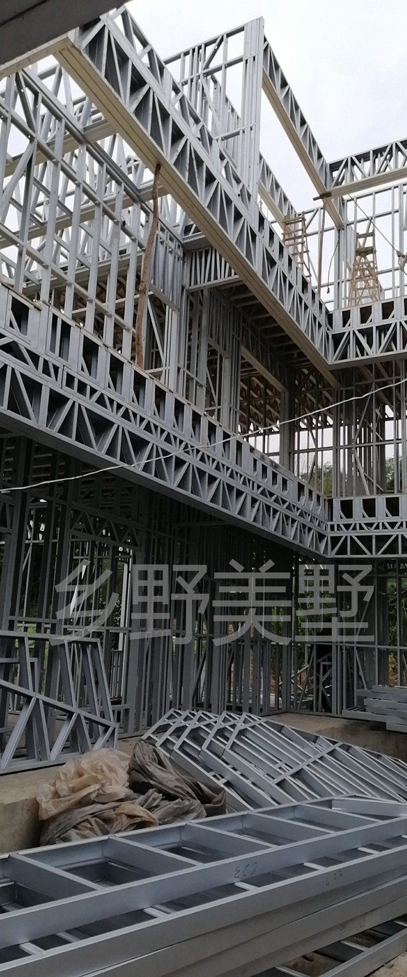 新型轻钢结构别墅建设的轻钢龙骨架构