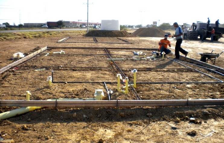 轻钢结构别墅房屋生产厂家施工现场图：